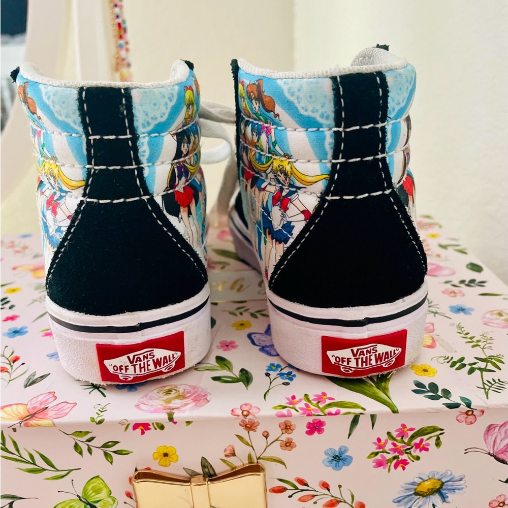 Vans - Picture 5 of 5
